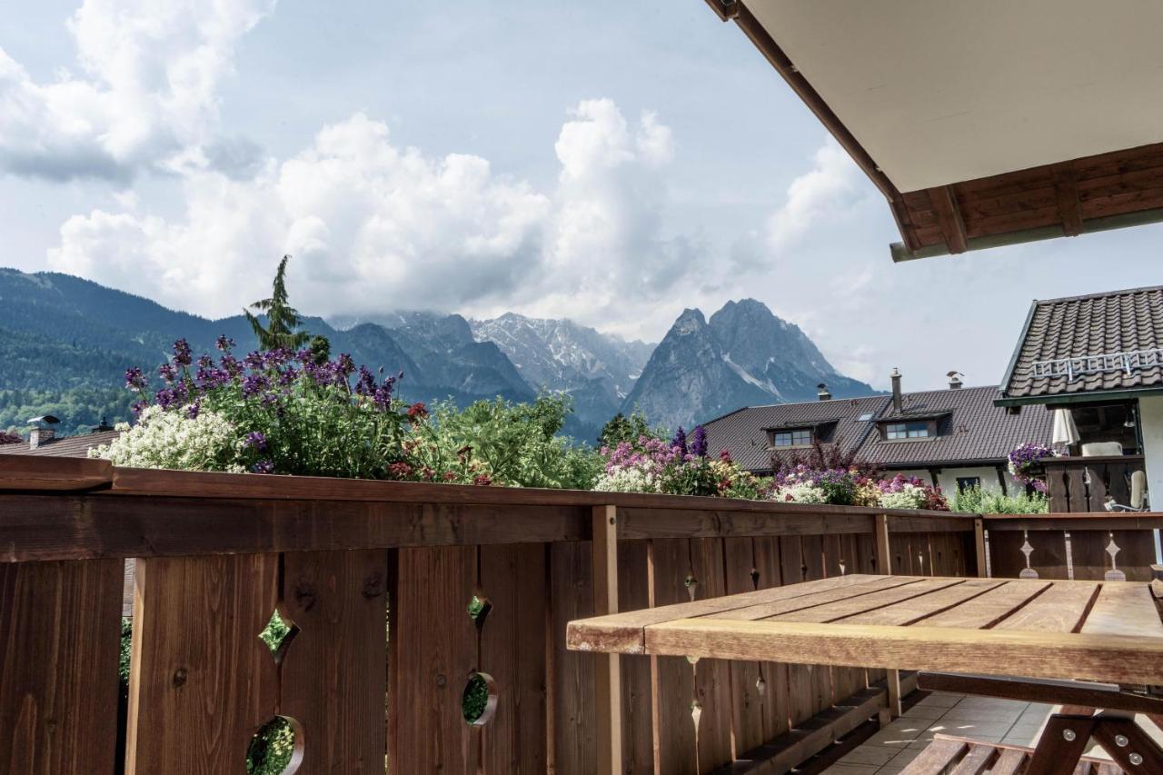Gaestehaus Quirin การ์มิช-พาร์เทนเคียร์เชน ภายนอก รูปภาพ