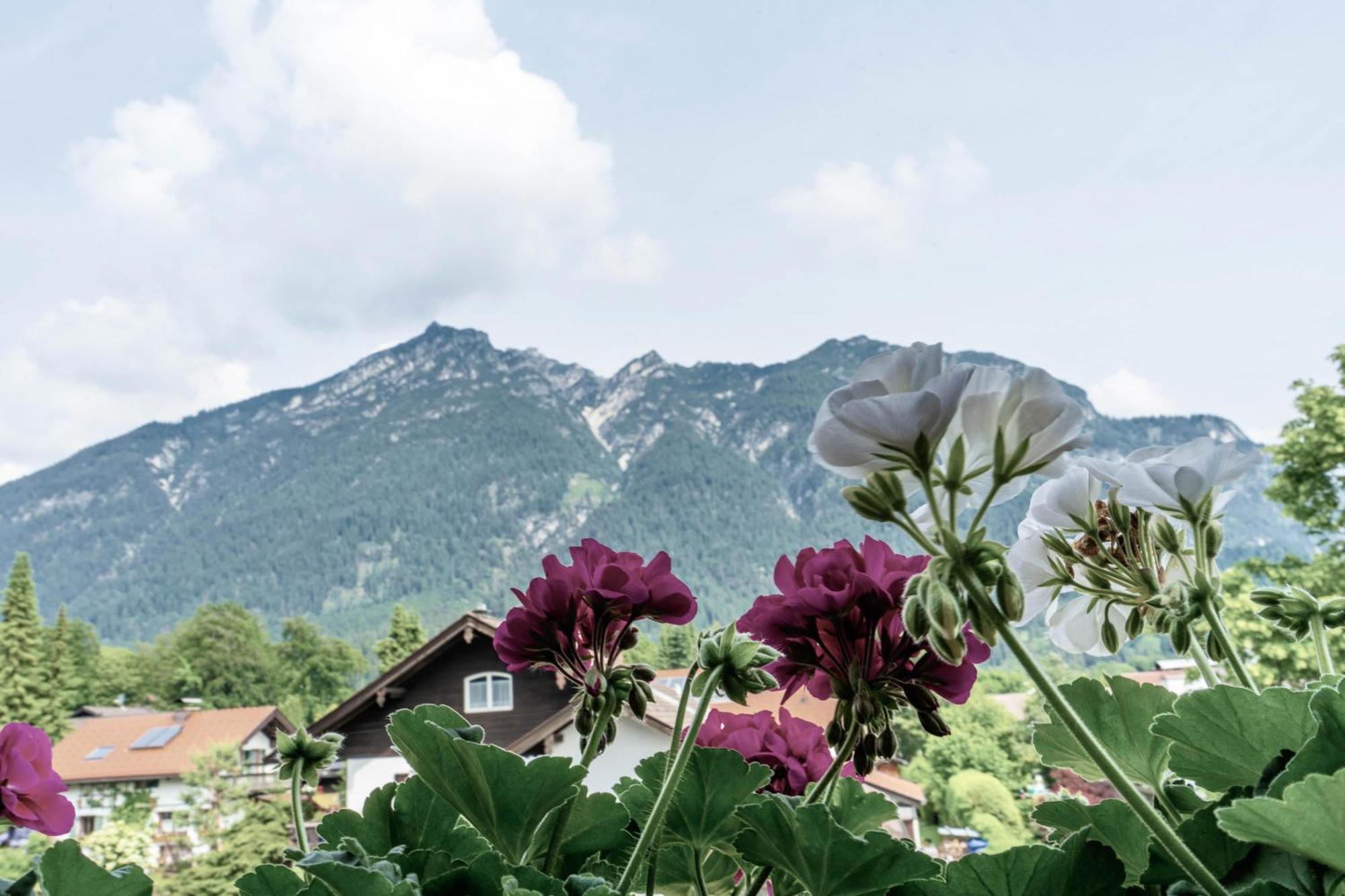 Gaestehaus Quirin การ์มิช-พาร์เทนเคียร์เชน ภายนอก รูปภาพ