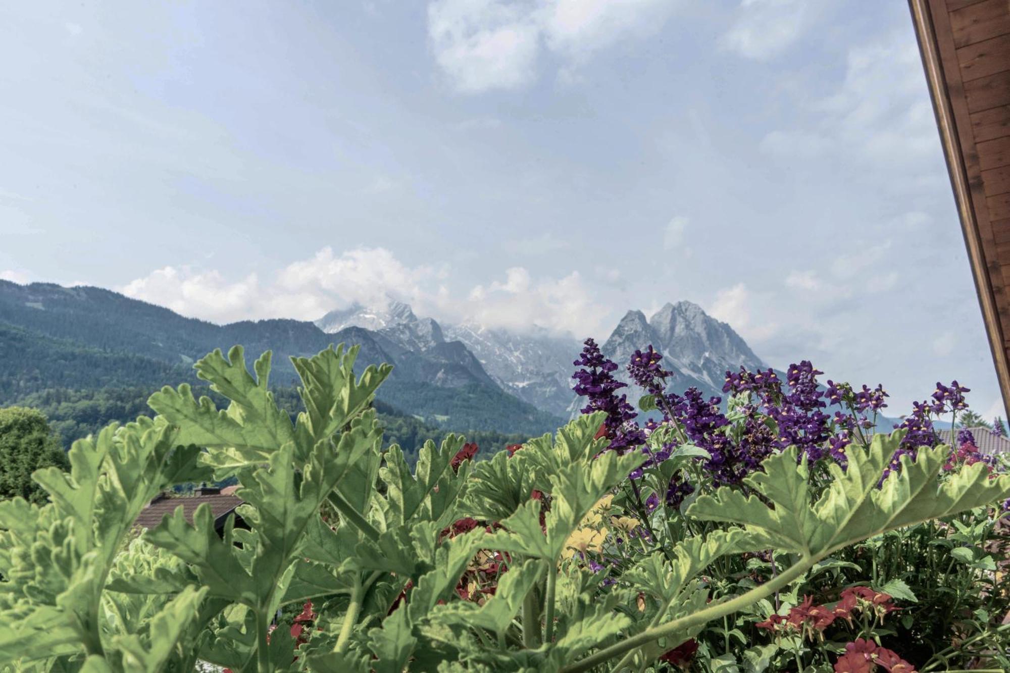 Gaestehaus Quirin การ์มิช-พาร์เทนเคียร์เชน ภายนอก รูปภาพ