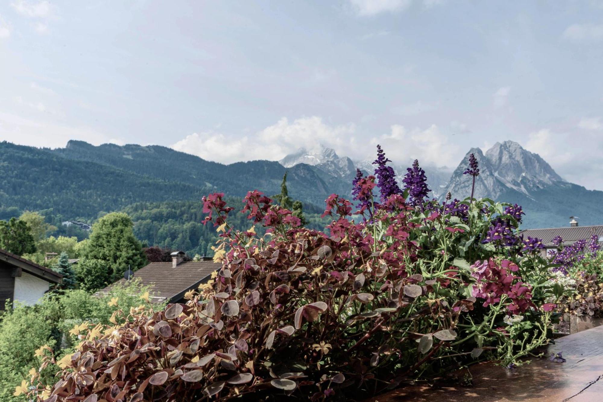 Gaestehaus Quirin การ์มิช-พาร์เทนเคียร์เชน ภายนอก รูปภาพ
