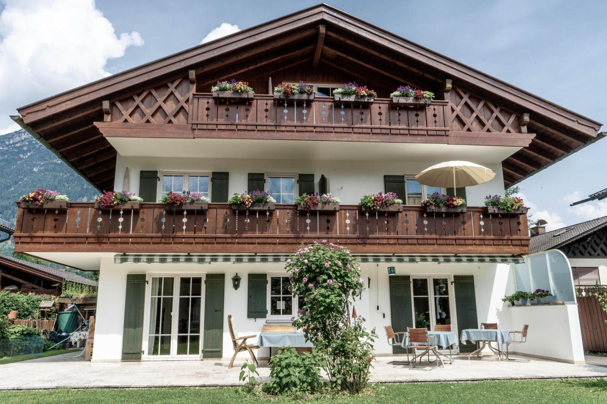 Gaestehaus Quirin การ์มิช-พาร์เทนเคียร์เชน ภายนอก รูปภาพ
